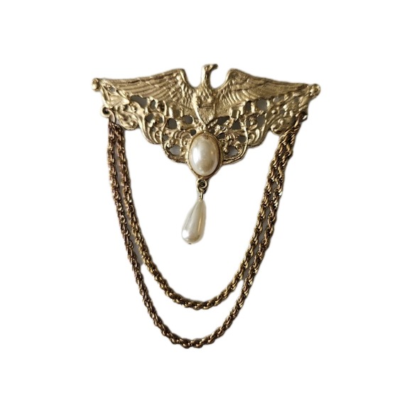 Jewelry - Vtg Gold Tone Large Eagle Dangle Chain Pearl Brooch